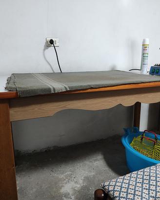 Tavolo da lavoro/stiro in legno con piano laminato