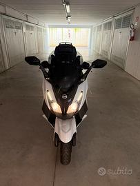 Scooter Sym cruisym 300