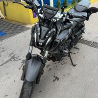 MT-07 + Cambio Gomme + Est. Garanzia (7 anni)