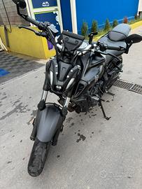 MT-07 + Cambio Gomme + Est. Garanzia (7 anni)