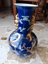 Vaso da fiori con decorazioni stile giapponese