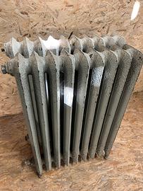 Termosifoni in ghisa stile Liberty con piedini.