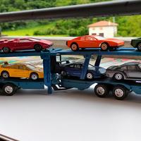 Modellini bisarca + n 8 automobili.