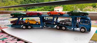 Modellini bisarca + n 8 automobili.