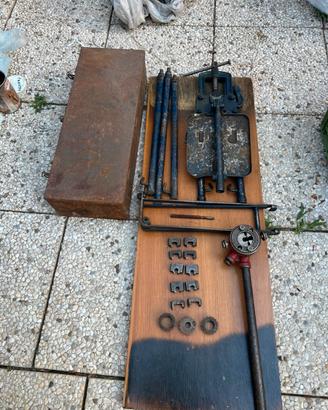 Cavalletto con filiera per idraulico vintage