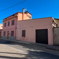 Guspini - Indipendente trilivelli cortile e box