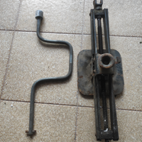 Vecchio cric per auto d'epoca