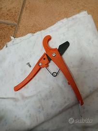 cesoia pvc e perforatore pelle nuovi