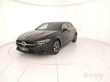 MERCEDES-BENZ A 180 d Advanced auto