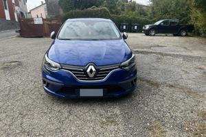 auto tenuta benissimo