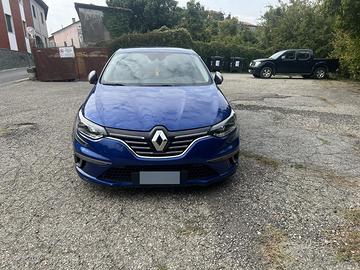 auto tenuta benissimo