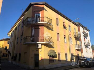 3 LOCALI A LACCHIARELLA