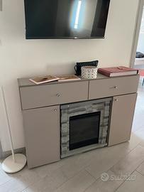 Mobile con camino elettrico