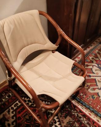 poltroncina vintage di tela e legno