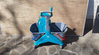 secchi con ruote x lavaggio pavimenti 