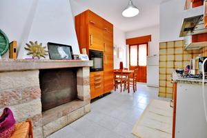 Casa indipendente su due livelli con cortile