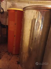 3 botti in accio e 1 botte in vetroresina 200 litr