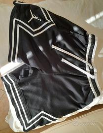 Pantaloncini Jordan rossi e neri