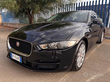 Jaguar XE - 2.0D 180 CV Portfolio