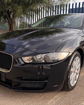 Jaguar XE - 2.0D 180 CV Portfolio