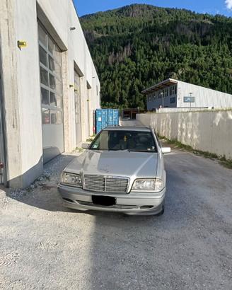 Mercedes C220 motore con cambio manuale