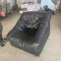 Poltrona nera in vera pelle