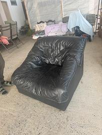 Poltrona nera in vera pelle