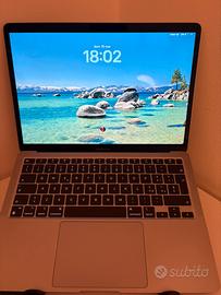 Macbook Air m1 + cover + docking station