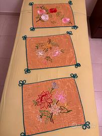 Cuscini Ricamati a Mano;