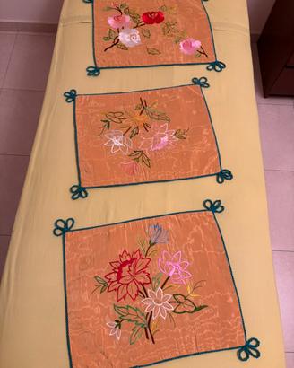 Cuscini Ricamati a Mano;