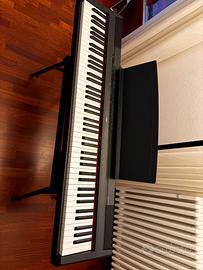 Pianoforte digitale Yamaha P115 con accessori