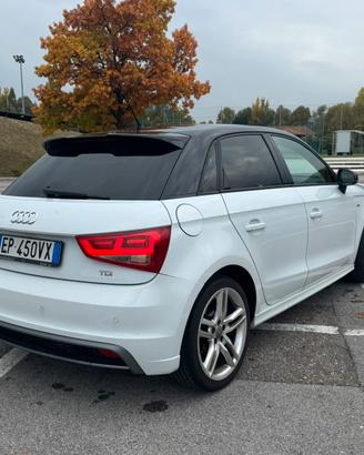 Audi A1/S1 S-line full optional neo patentati