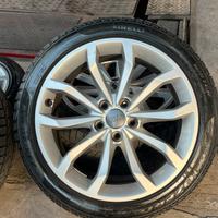 Cerchi in lega audi a4 originali con gomme 245/40