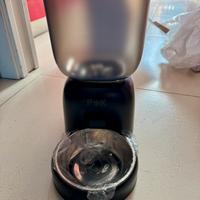 Distributore automatico cibo cani/gatti