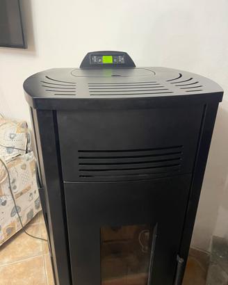 Stufa ad idro marca AT a pellet