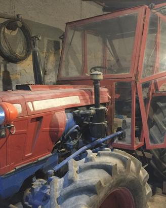 Trattore agricolo
