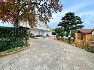 PORZIONE DI TRIFAMILIARE A MARINO