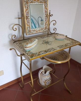 Toeletta in ottone e ceramica 