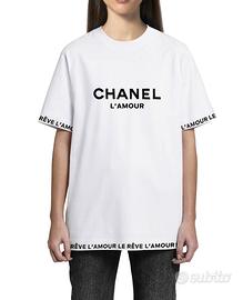 Tshirt oversize ricamata ispirazione Chanel