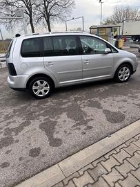 VOLKSWAGEN Touran - 2004