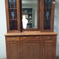 credenza con cristalliera e tavolo di marmo 