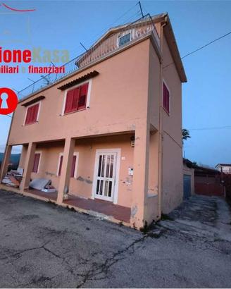 Casa indipendente di 190 m² con 5 locali e box aut