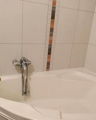 Vasca da bagno angolare in resina