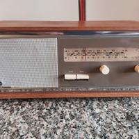 RADIO A VALVOLE CGE CON FM FUNZIONANTE COMPATTA . 