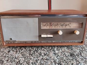 RADIO A VALVOLE CGE CON FM FUNZIONANTE COMPATTA . 