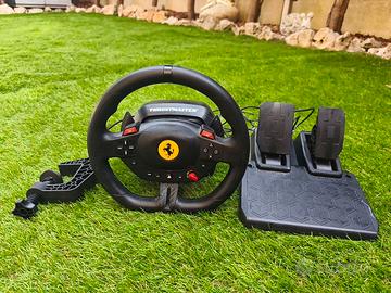 volante Ferrari THRUSTMASTER per PS 4/5 e PC 