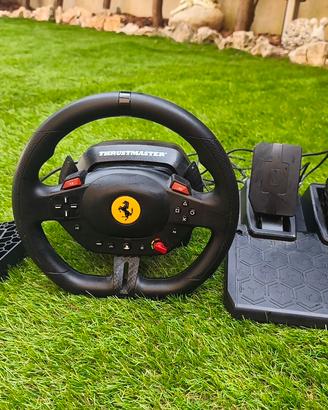 volante Ferrari THRUSTMASTER per PS 4/5 e PC 