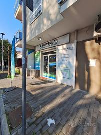 Locale commerciale - via Raffaello Aversa