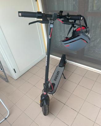 Monopattino elettrico Ducati + Casco Ducati