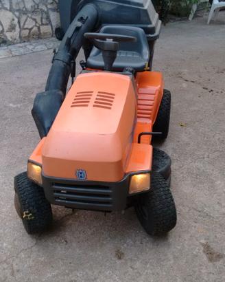 trattorino tagliaerba HUSQVUARNA LT130